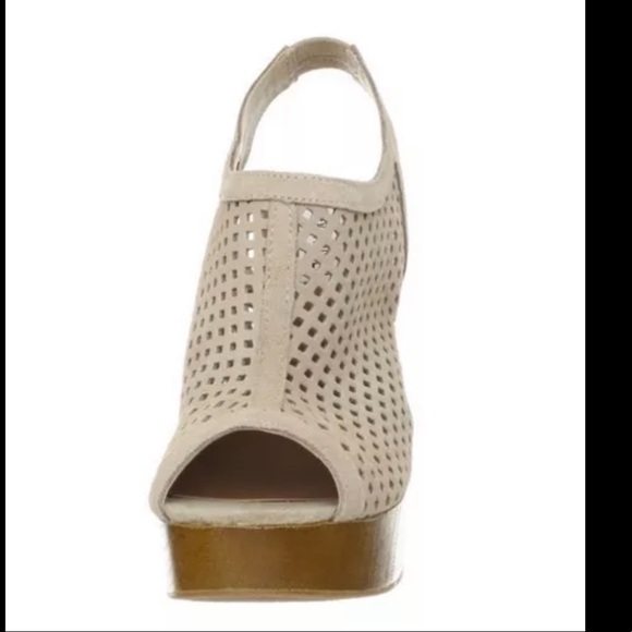 Steve Madden Syrrus Beige Wedge - Picture 12 of 12